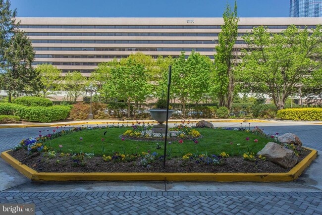 Building Photo - 3709 S George Mason Dr