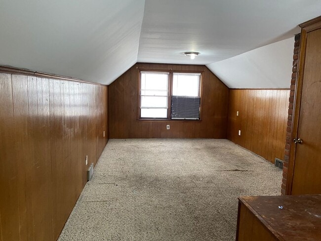 Building Photo - 3  Bedroom Home In Roseville