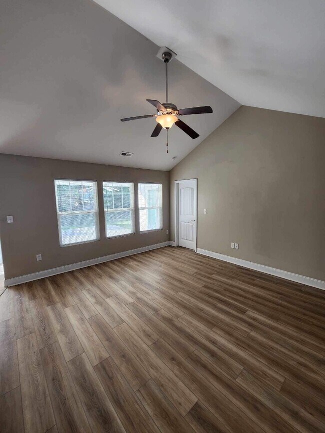Building Photo - 215 Leadoff Dr