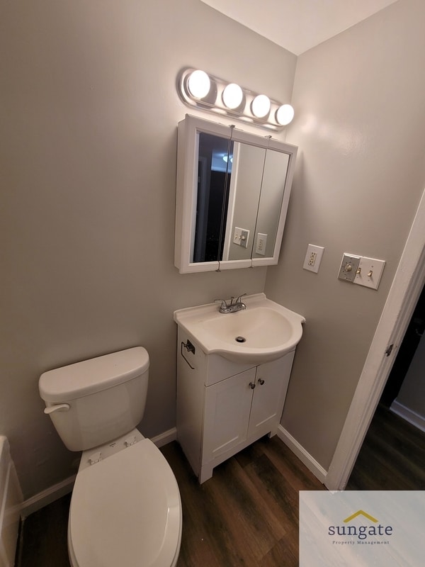 Building Photo - 488 West Ct