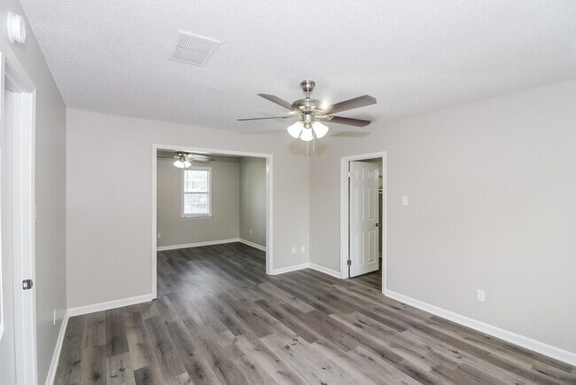 Building Photo - 967 Hawkview Dr