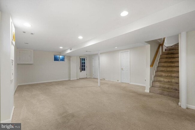 Building Photo - 6903 Fern Ln