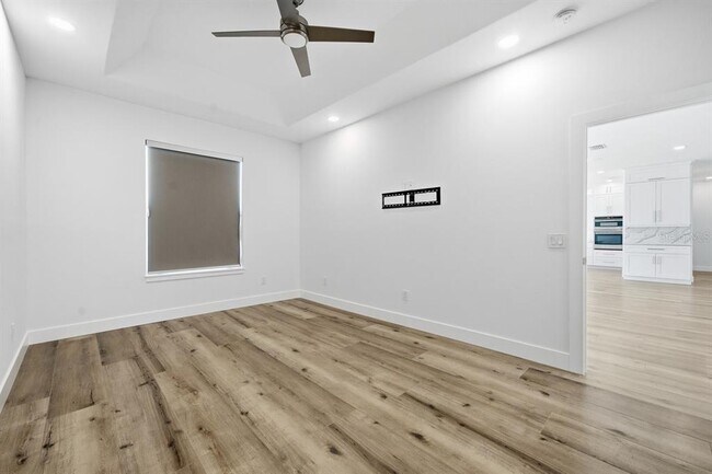 Building Photo - 1909 Gulfview Dr