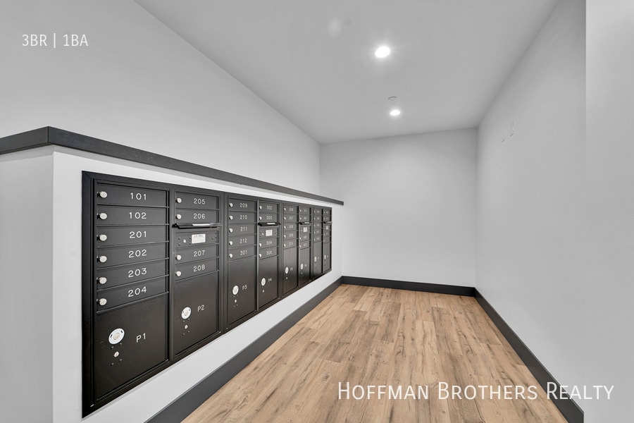 Building Photo - 1240 Magnolia Ave