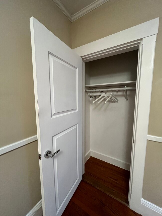 Building Photo - 548 High St