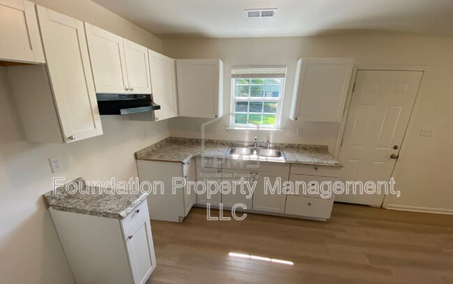 Building Photo - 3966 Battlefield Dr