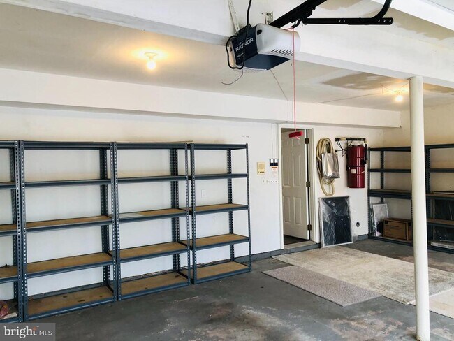 Building Photo - 9 Cromwell Ct