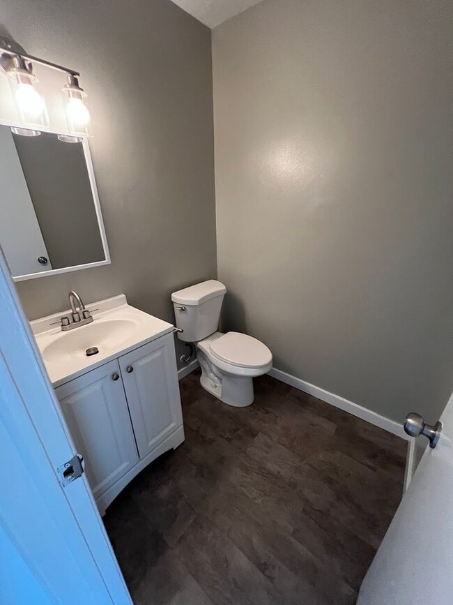 Building Photo - 3 Bedroom House