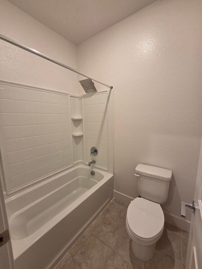 Building Photo - 2-Story 4Bx3.5B House Near Sky River Casino Available Now!!