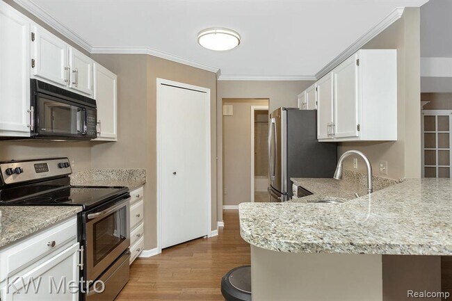 Building Photo - 516 Newburne Pointe