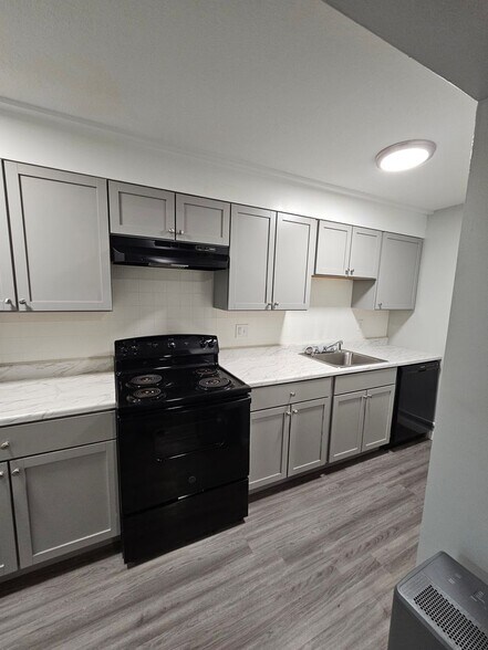 Interior Photo - 10 Thorn