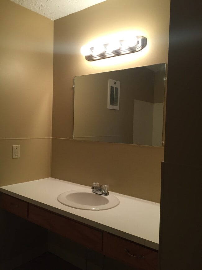 Building Photo - 57 Main St S