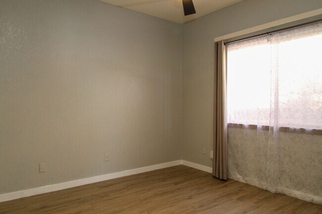 Building Photo - 2081 Paseo Del Prado Dr