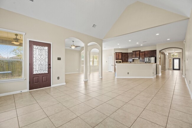 Building Photo - 4713 La Escalona Dr