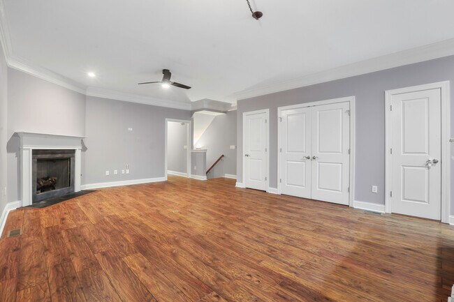 Building Photo - 1201 Dingle Rd