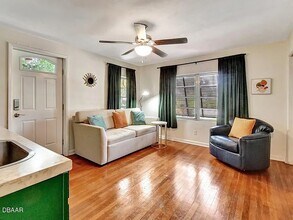 Building Photo - Bluelake Unit 3