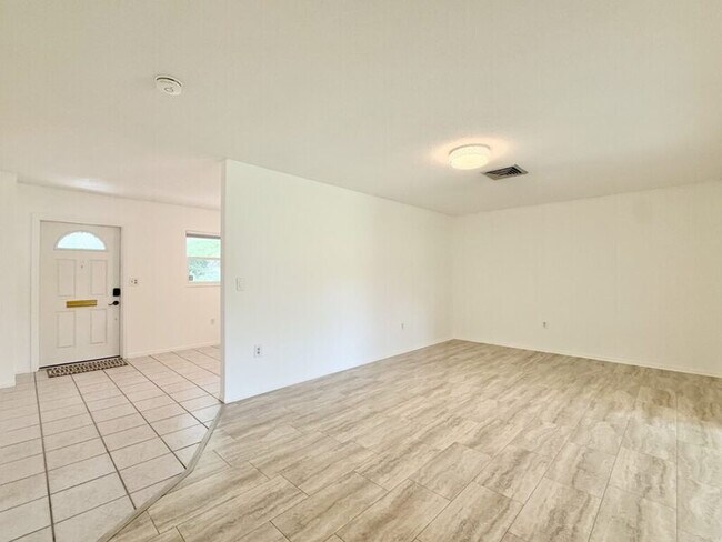Building Photo - 4149 Prudence Dr