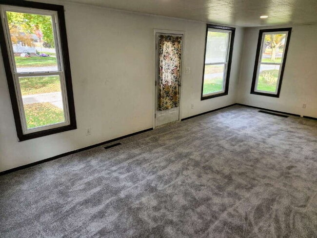 Building Photo - 1621 Willis Ave