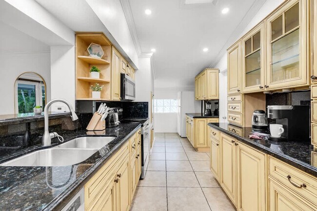 Building Photo - 19720 NE 26th Ave