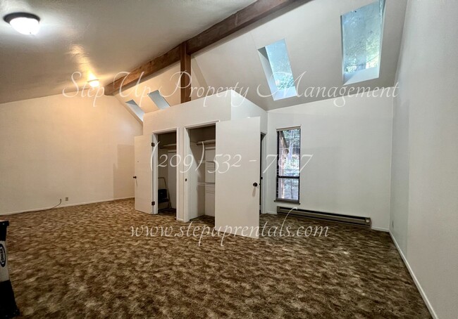 Building Photo - Cozy All Electric, 2 Bedroom, 2 Full Bathr...