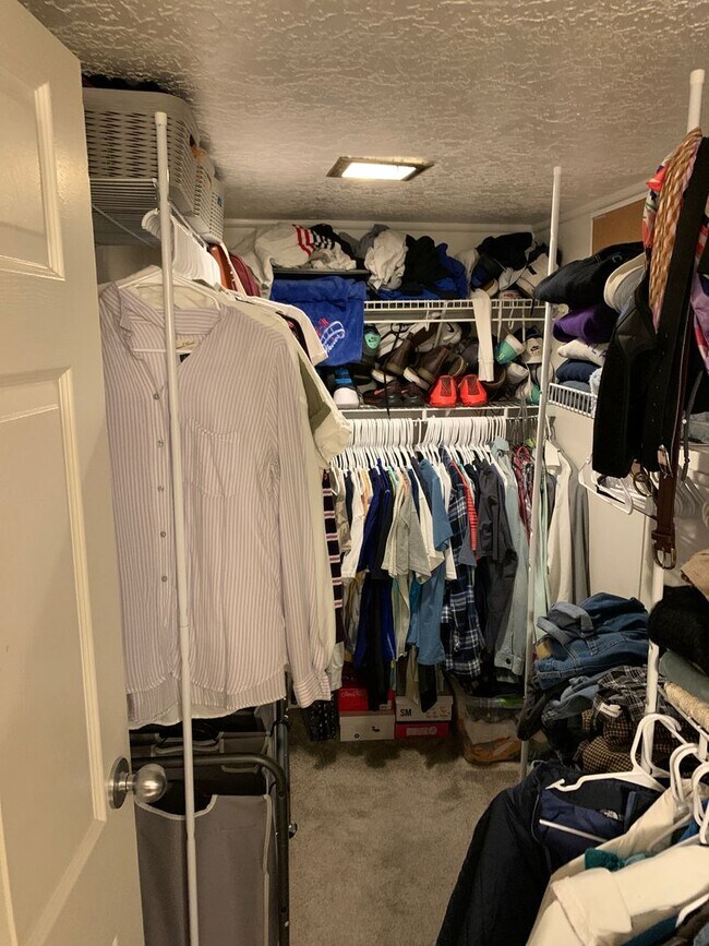 Building Photo - Chang Duplex