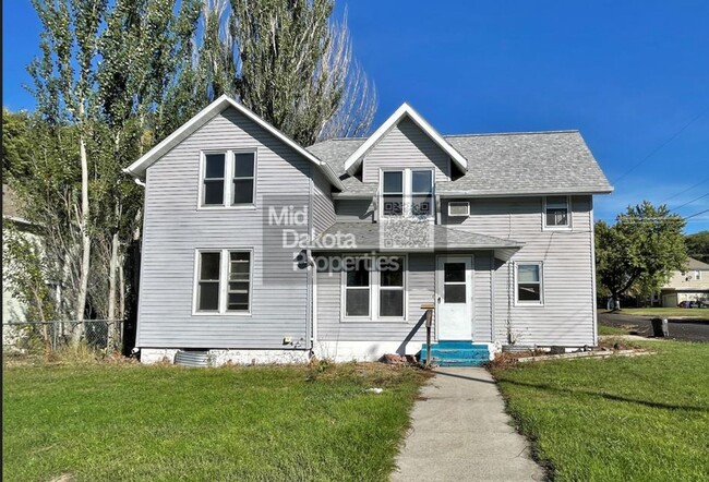 Primary Photo - 1000 W 3rd- 5 bedroom, 2 bathroom, Attache...