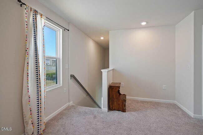 Building Photo - 319 Joneshaven Dr