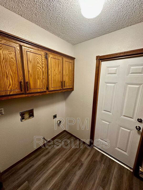 Building Photo - 2813 Greenfield Dr