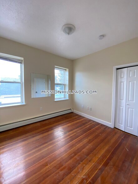 Building Photo - 5 Woodbine St
