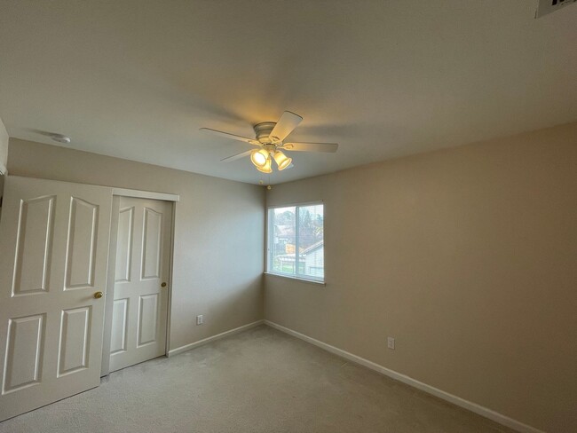 Building Photo - Upstairs Bonus Room, Attached 3-Car Garage...