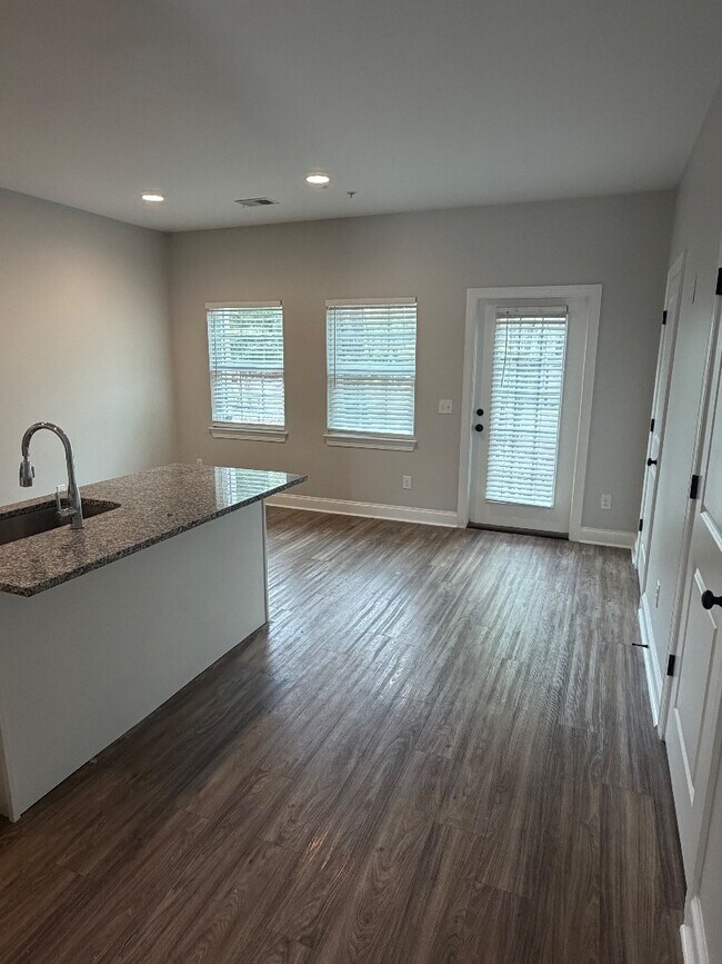 Building Photo - 247 Judith Dr