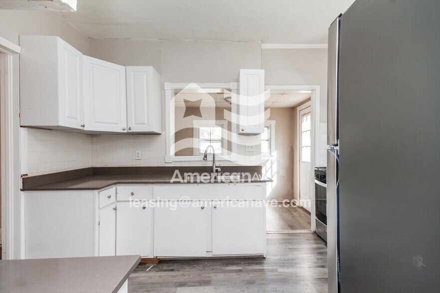 Building Photo - 161 16th Ave