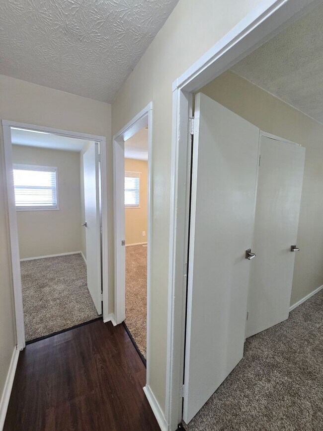 Building Photo - YOU CAN STOP YOUR SEARCH! Jeffersontown / Jtown Rental with 3 Bedrooms, 1 Full Baths, Ranch, 1 Ca...