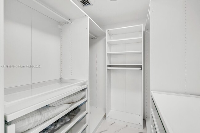 Building Photo - 475 Brickell Ave