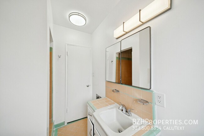 Building Photo - 1306 Havenhurst Dr