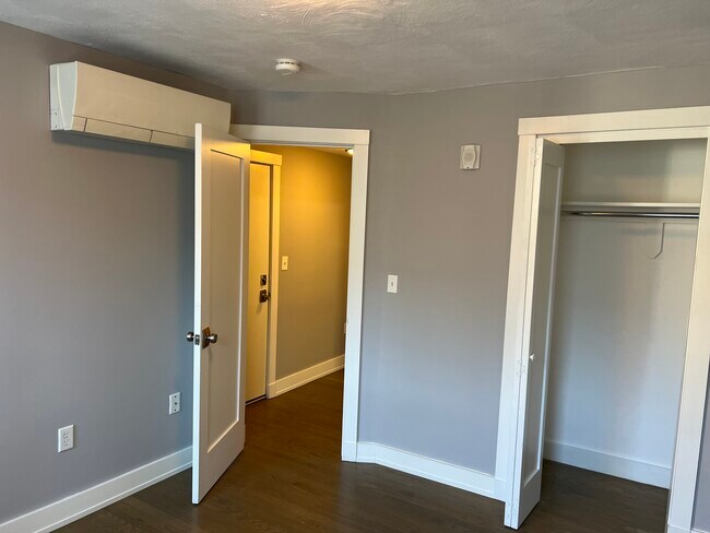 Building Photo - 27 N Margin St