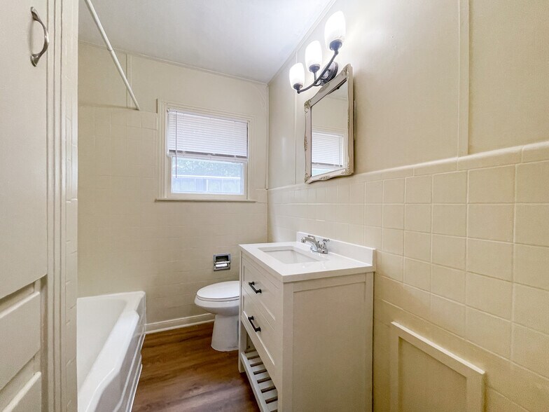Building Photo - 4500 Anlo Ave
