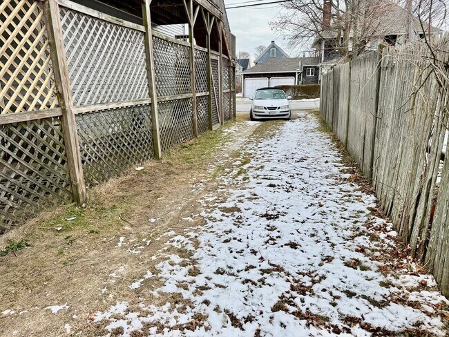 Building Photo - 7 J St