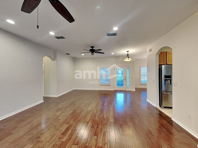 Building Photo - 879 Moonluster Dr
