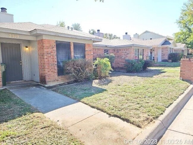 Primary Photo - Walking Distance to Lake Arlington 2/2