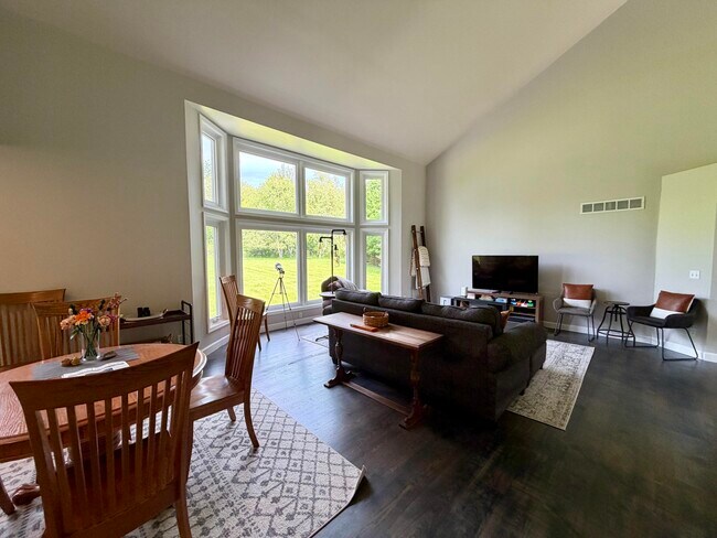 Building Photo - 6961 Suncrest Dr