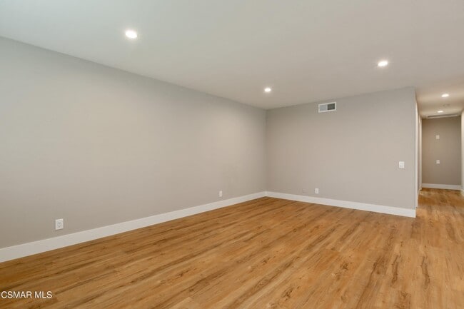 Building Photo - 659 Brossard Dr