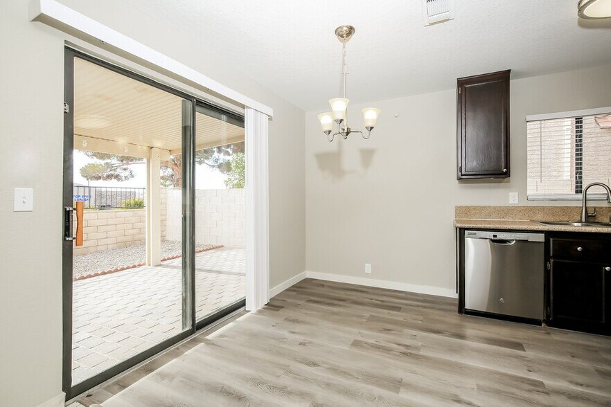 Building Photo - 3100 Centavo Dr