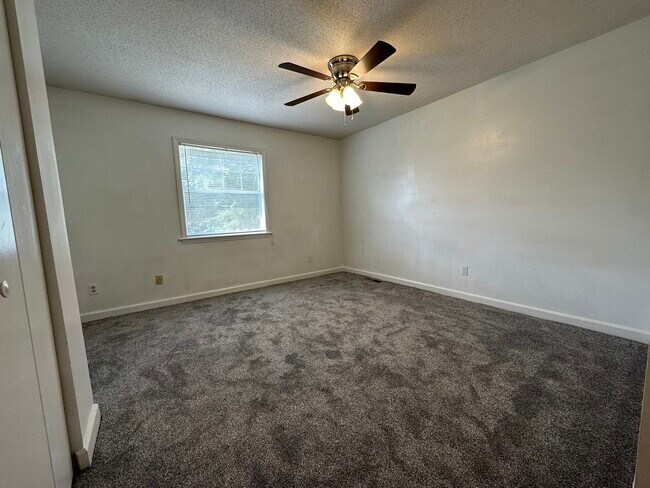 Building Photo - 2500 Avent Ferry Rd