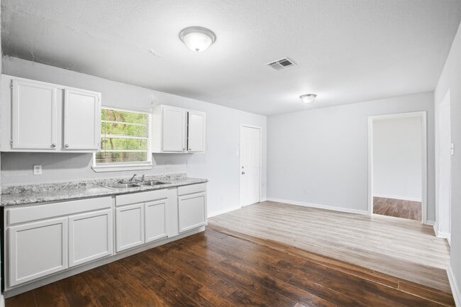 Building Photo - 5326 Doulton Dr