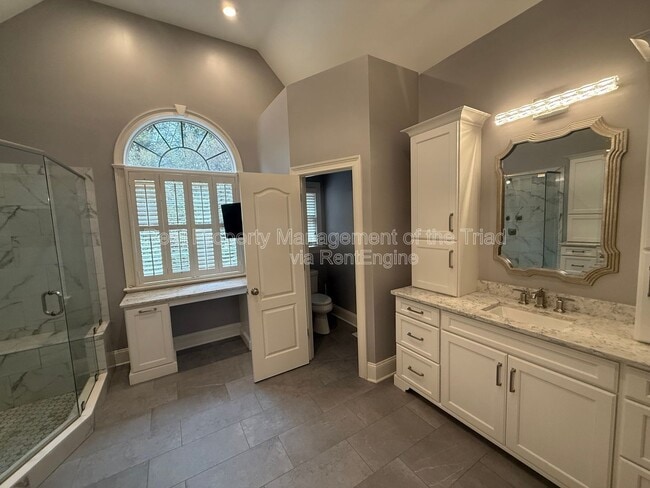 Building Photo - 2528 N Beech Ln