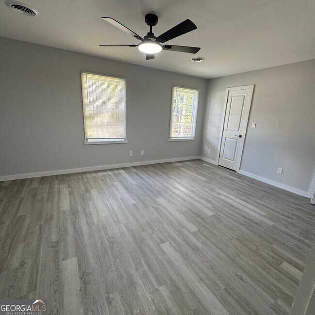 Building Photo - 6571 Rock Springs Rd