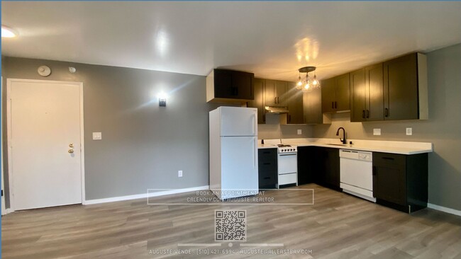 Building Photo - Fully Remodeled Large 1-Bed w/ Walk-in Clo...