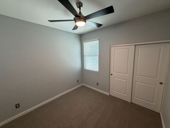 Building Photo - 3673 E Sandoval Dr