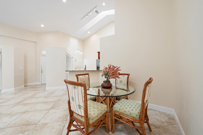 Building Photo - 1802 Rosewood Way
